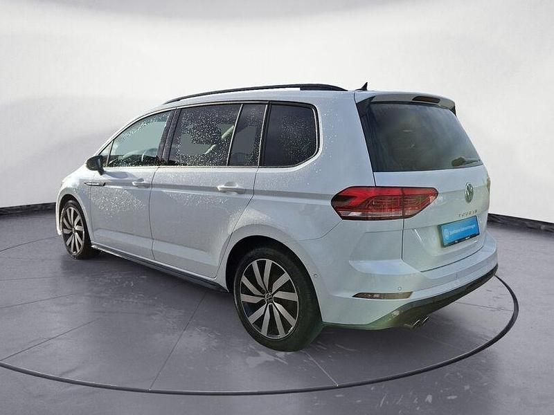 Gebraucht VW Touran Highline 150 PS (110 kW) 2025 Oryxweiß perlmutteffekt Van / Kleinbus