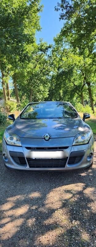 Grau Gebraucht 2014 Renault Mégane Cabriolet Cabrio | 7.500 € (Guter Preis) - Bild 1/4