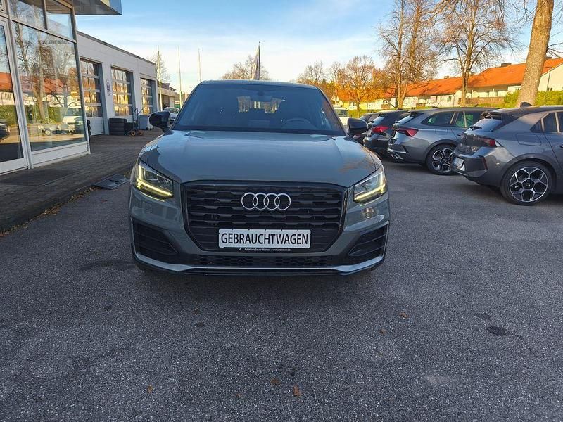 Gebraucht Audi Q2 Design 150 PS (110 kW) 2018 Grau SUV