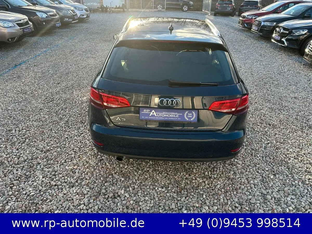 Gebraucht Audi A3 Basis 116 PS (85 kW) 2017 Blau Kombi