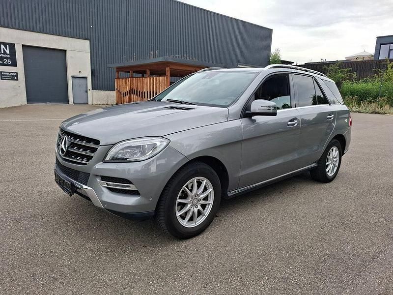 Grau Gebraucht 2014 Mercedes ML350 SUV | 17.700 € (Superpreis) - Bild 1/4