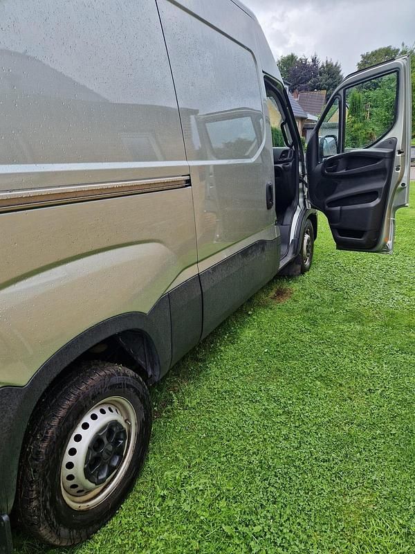 Gebraucht Iveco Daily 180 PS (132 kW) 2017 Silber Van