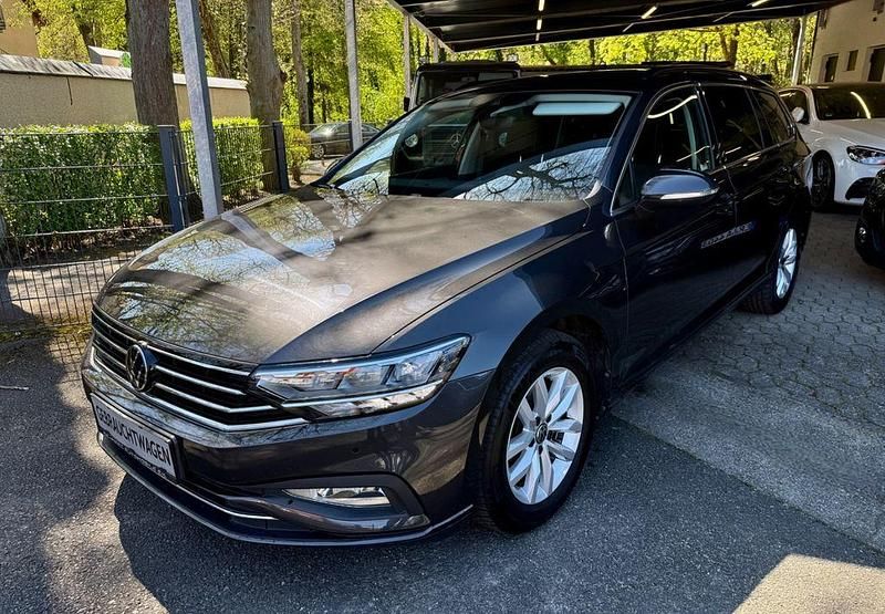 Gebraucht VW Passat 150 PS (110 kW) 2024 Grau Kombi