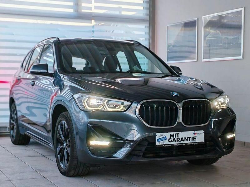 Grau Gebraucht 2022 BMW X1 Sport Line SUV | 22.799 € (Fairer Preis) - Bild 1/4