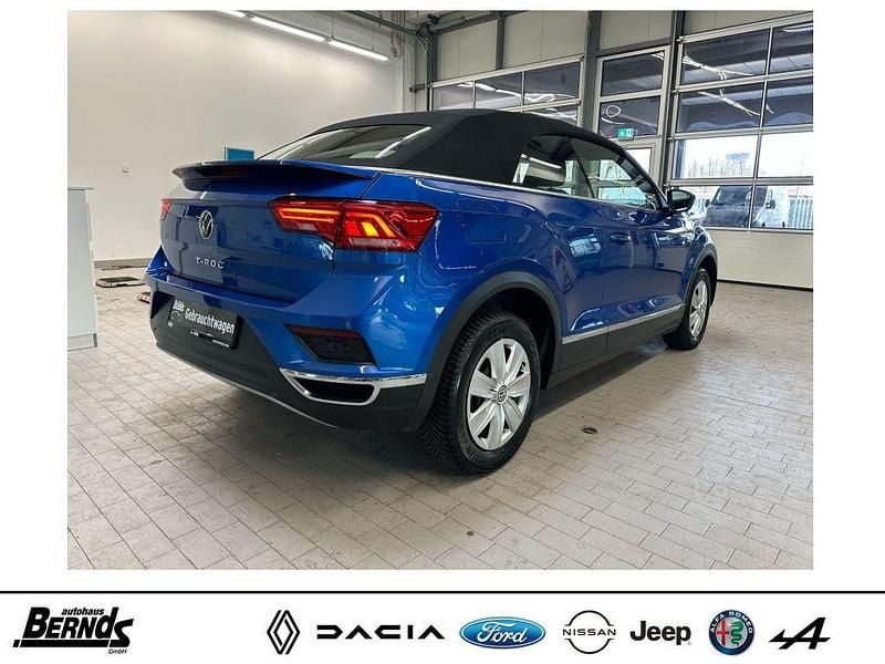 Gebraucht VW T-Roc Cabriolet Active 150 PS (110 kW) 2021 Ravenna blue metallic Cabrio