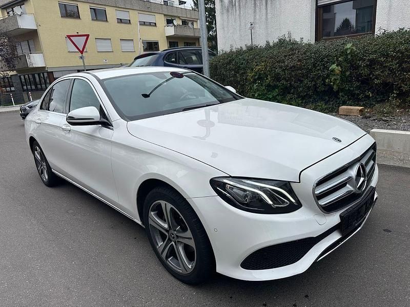 Weiß Gebraucht 2018 Mercedes E200 Avantgarde Limousine | 19.999 € (Guter Preis) - Bild 1/4