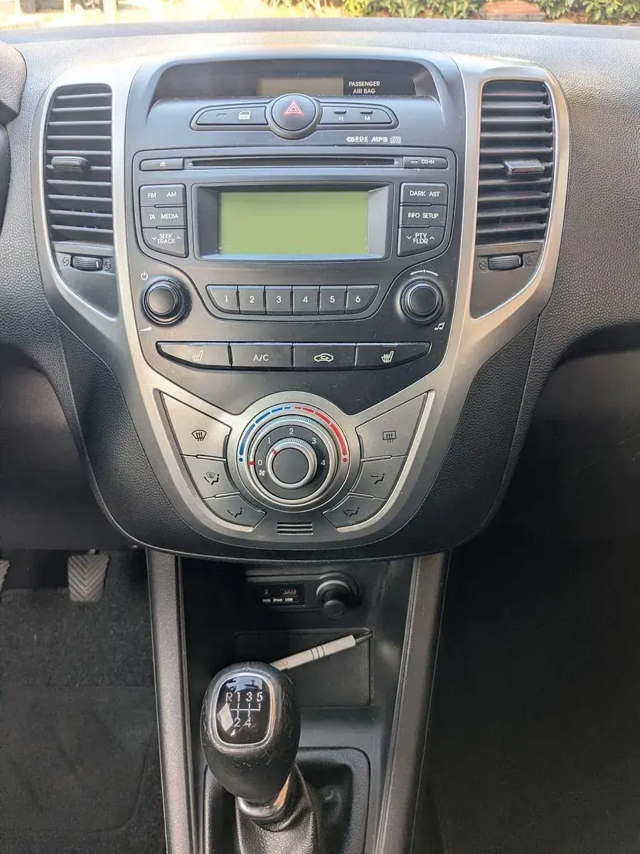 Gebraucht Hyundai ix20 90 PS (66 kW) 2012 Grau Kleinwagen