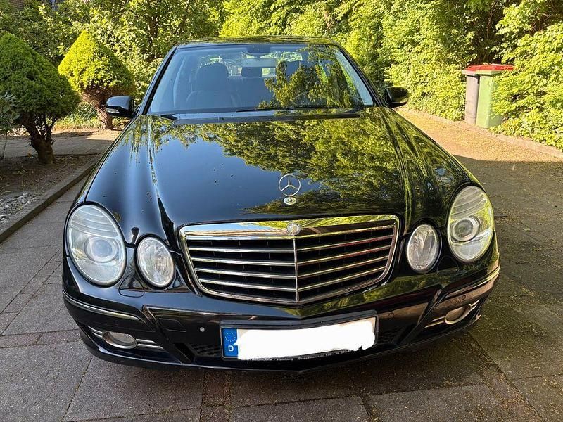 Gebraucht Mercedes E220 Avantgarde 170 PS (125 kW) 2007 Schwarz Limousine