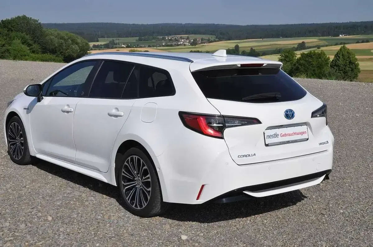 Gebraucht Toyota Corolla Team 196 PS (144 kW) 2021 Weiß Kombi