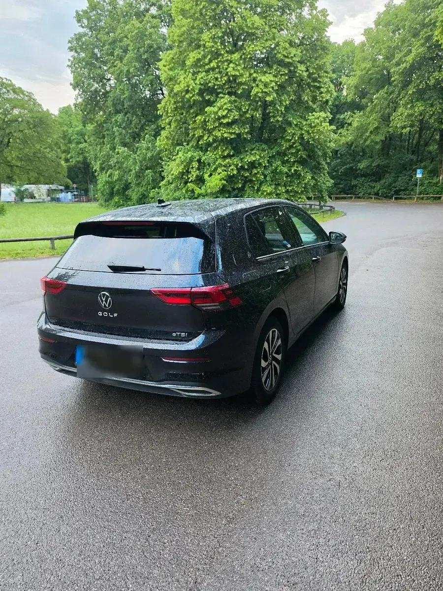 Gebraucht VW Golf VIII 131 PS (96 kW) 2022 Schwarz Limousine