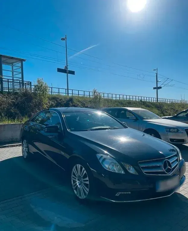 Gebraucht Mercedes E250 204 PS (150 kW) 2010 Schwarz Coupé