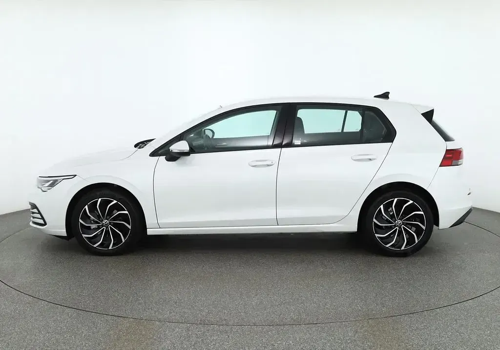 Gebraucht VW Golf VIII Life 131 PS (96 kW) 2020 Weiß Limousine