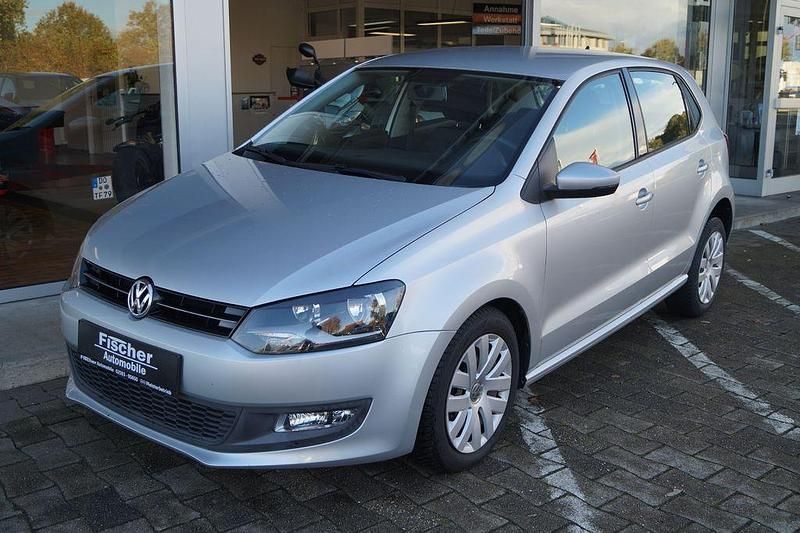 Silber Gebraucht 2012 VW Polo Comfortline Limousine | 11.700 € (Teuer) - Bild 1/4