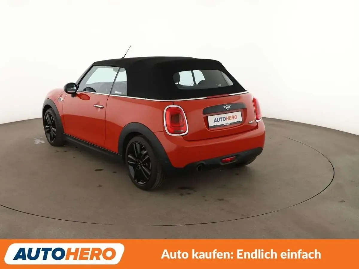 Gebraucht Mini One Cabriolet 102 PS (75 kW) 2019 Solaris orange Cabrio