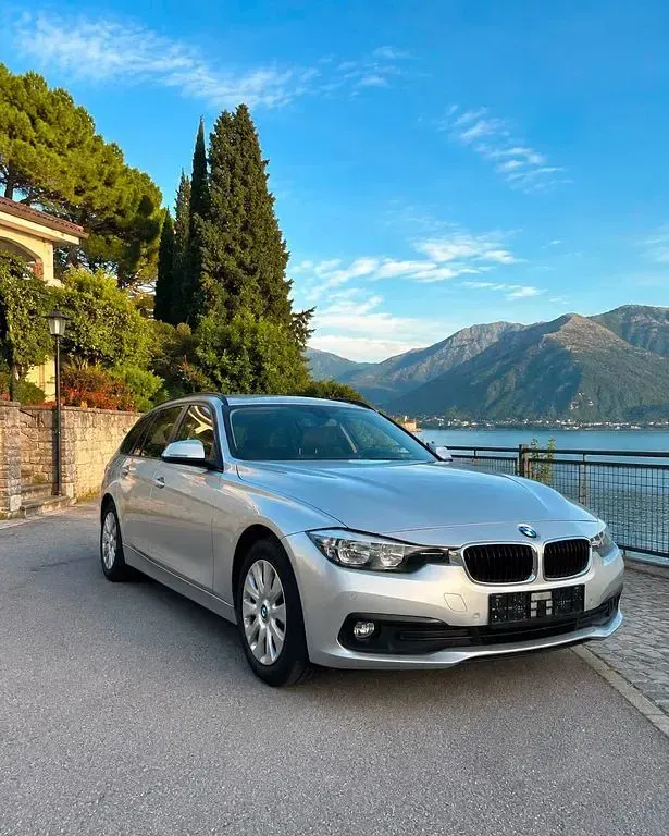 Gebraucht BMW 318 150 PS (110 kW) 2017 Silber Limousine