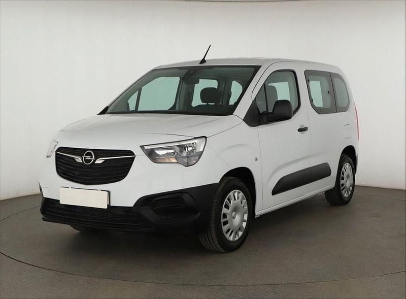 Second-hand Opel Combo-e Life 100 kW (136 CP) 2022 Alb Berlinǎ
