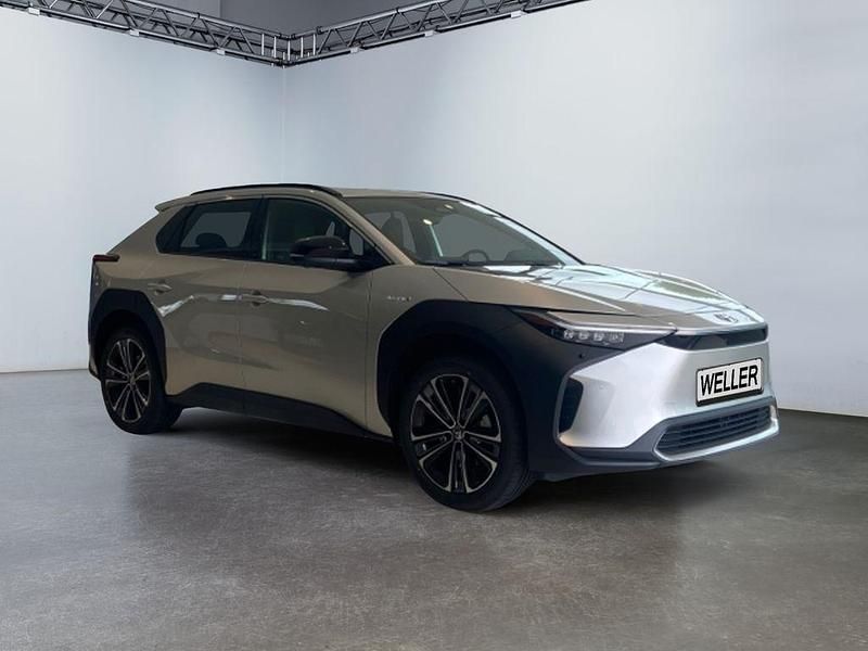 Silber Neu 2025 Toyota bZ4X SUV | 43.490 € (Fairer Preis) - Bild 1/3