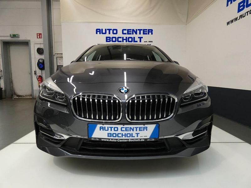 Grau Gebraucht 2021 BMW 218 Active Tourer Luxury Line Van / Kleinbus | 17.800 € (Guter Preis) - Bild 1/4