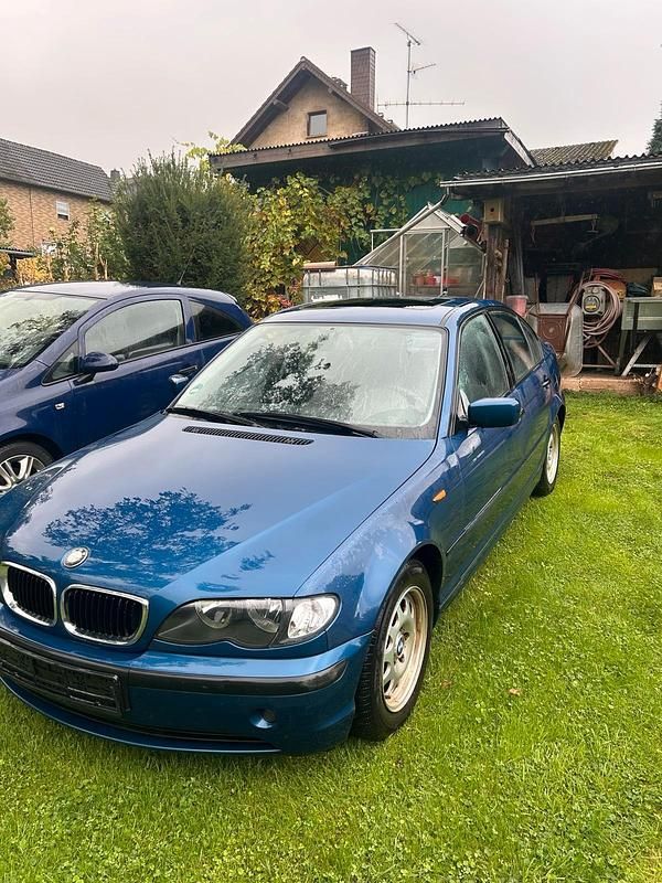 Blau Gebraucht 2002 BMW 316 Limousine | 1.900 € - Bild 1/4