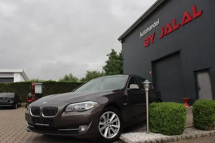 Gebraucht BMW 525 Comfort Edition 218 PS (160 kW) 2013 Braun Limousine