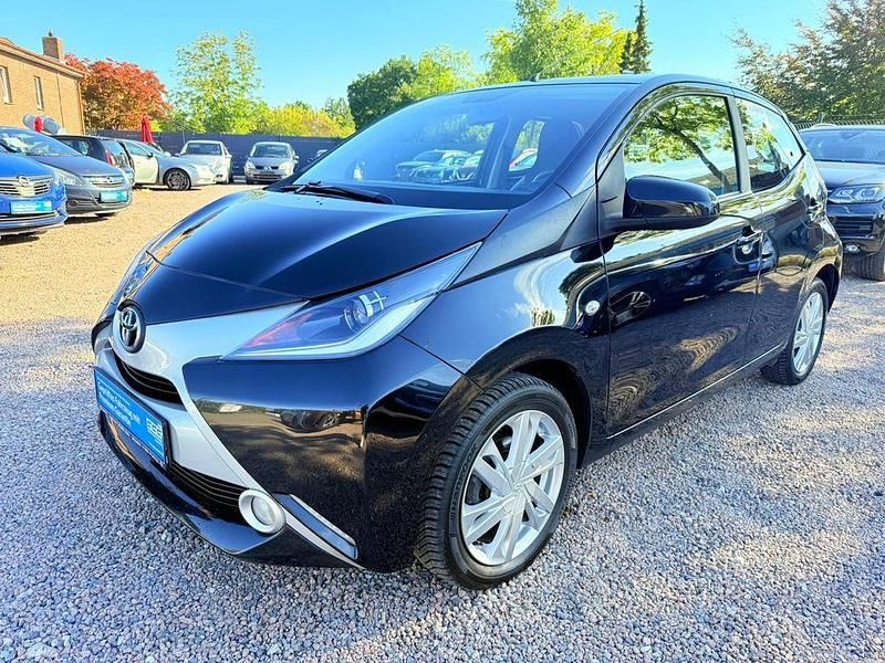 Schwarz Gebraucht 2017 Toyota Aygo X-play Kleinwagen | 7.499 € (Fairer Preis) - Bild 1/4