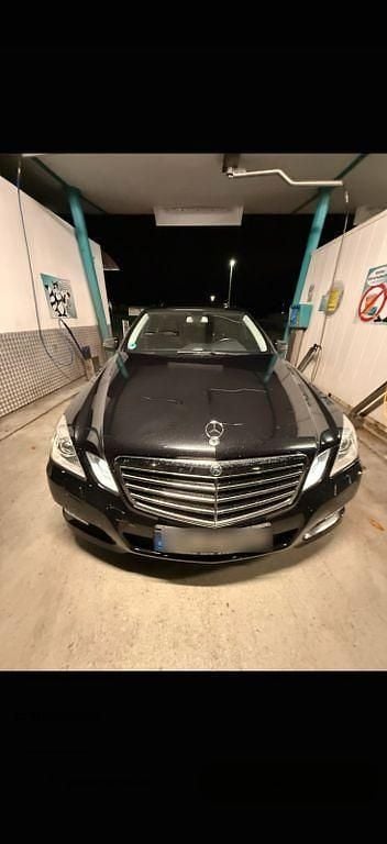 Gebraucht Mercedes E200 Avantgarde 184 PS (135 kW) 2010 Schwarz Limousine