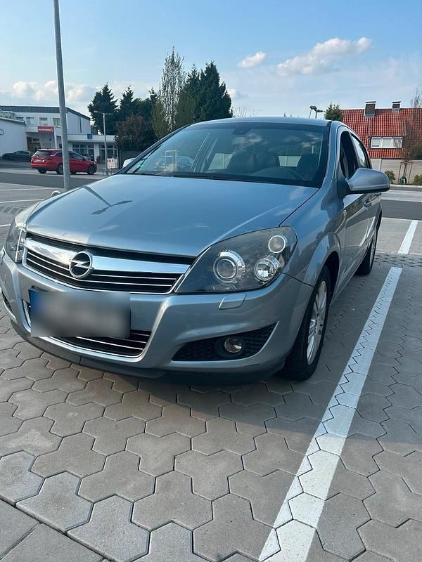 Grau Gebraucht 2009 Opel Astra Kombi | 2.700 € (Fairer Preis) - Bild 1/4