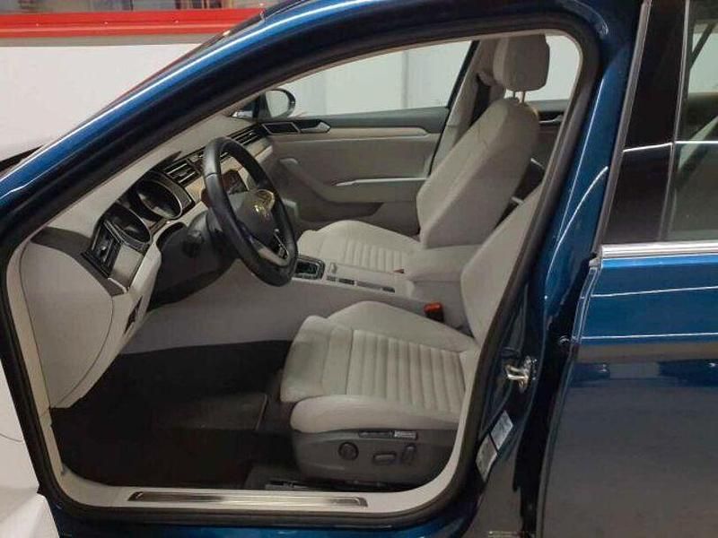 Gebraucht VW Passat Elegance 200 PS (147 kW) 2023 Blau Kombi