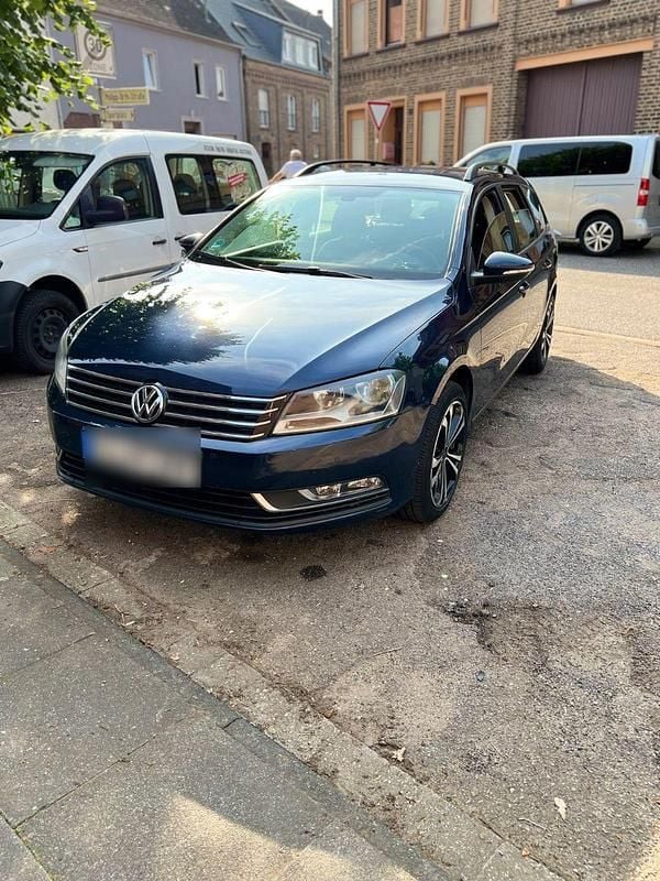 Blau Gebraucht 2013 VW Passat Limousine | 4.600 € (Guter Preis) - Bild 1/4