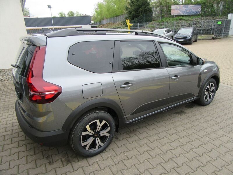Gebraucht Dacia Jogger Extreme 141 PS (103 kW) 2024 Grau Van / Kleinbus