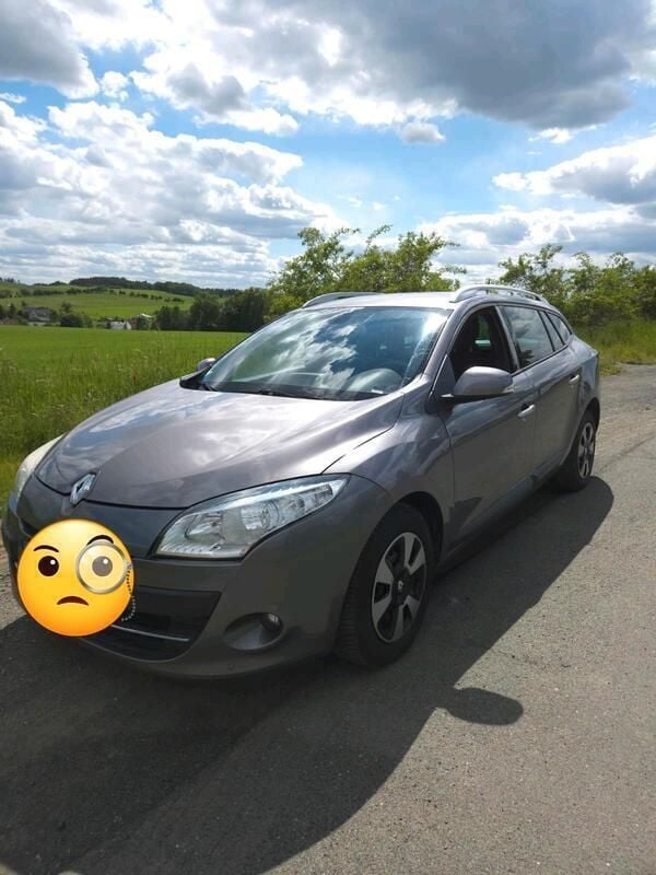 Grau Gebraucht 2010 Renault Mégane GrandTour Luxe Kombi | 2.999 € (Fairer Preis) - Bild 1/4
