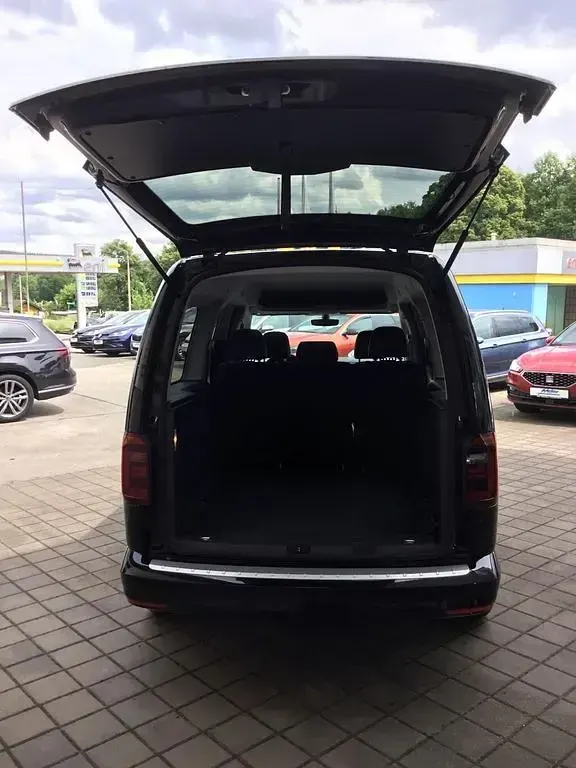 Gebraucht VW Caddy Highline 125 PS (91 kW) 2018 Deep black perleffekt Van / Kleinbus