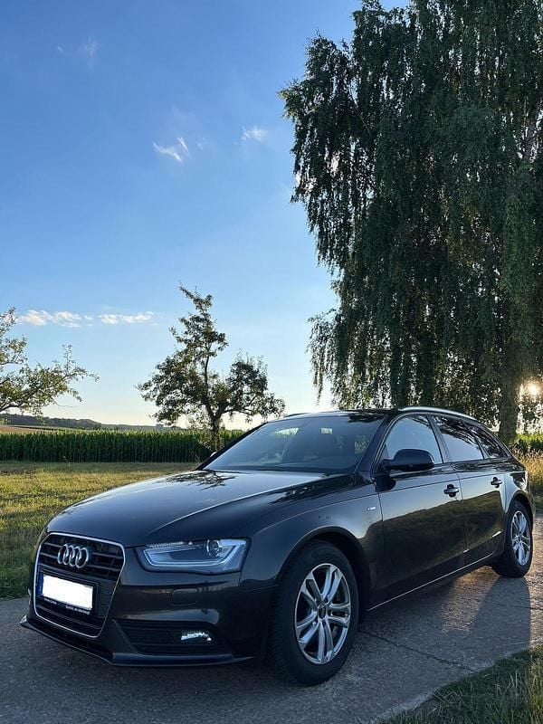 Grau Gebraucht 2012 Audi A4 S-Line Kombi | 8.990 € (Fairer Preis) - Bild 1/4