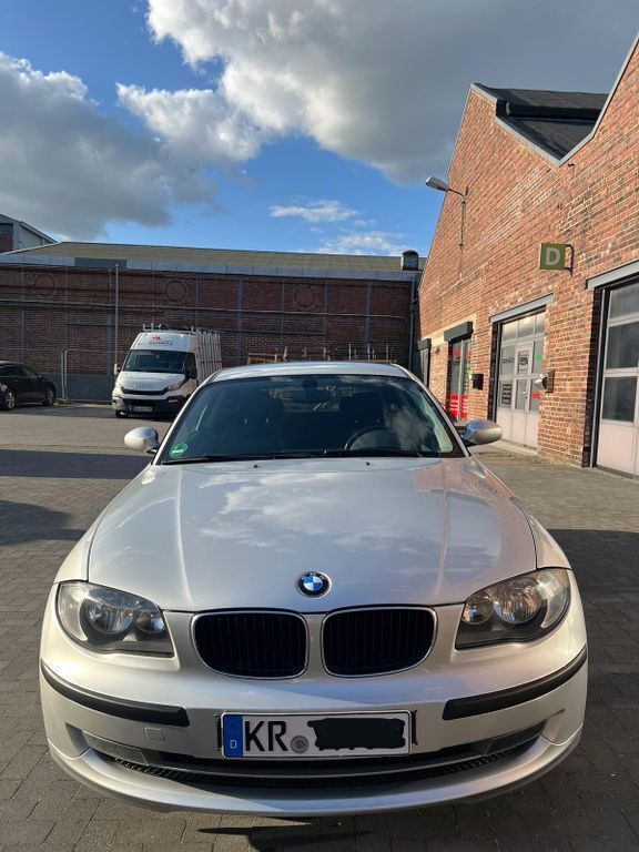 Silber Gebraucht 2007 BMW 118 Kleinwagen | 5.999 € (Fairer Preis) - Bild 1/4