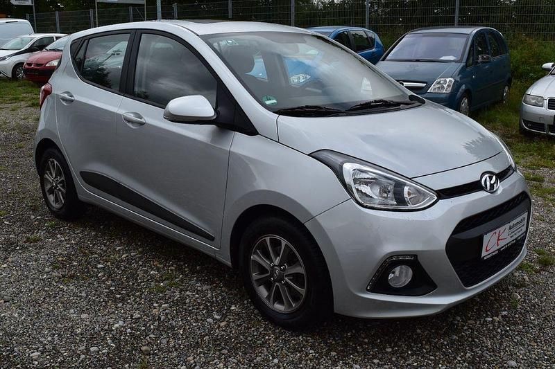 Gebraucht Hyundai i10 Style 87 PS (63 kW) 2014 Silber Kleinwagen