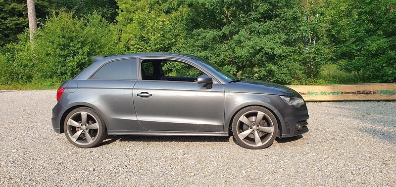 Gebraucht Audi A1 S-Line 185 PS (136 kW) 2012 Grau Kleinwagen
