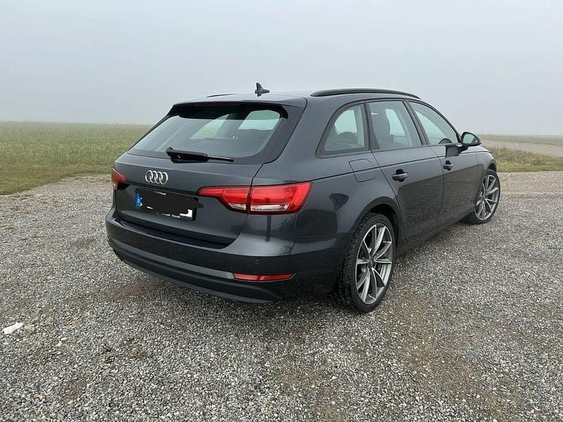 Gebraucht Audi A4 Basis 190 PS (139 kW) 2016 Grau Kombi