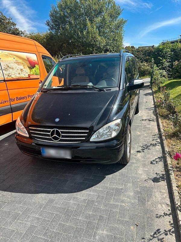 Schwarz Gebraucht 2009 Mercedes Viano Van / Kleinbus | 11.000 € (Fairer Preis) - Bild 1/4