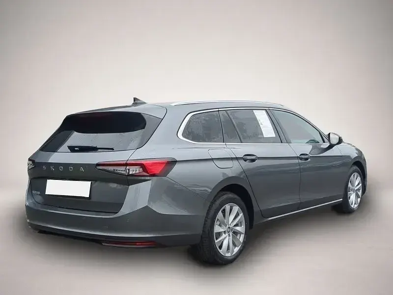 Neu Skoda Superb Selection 150 PS (110 kW) 2025 Grau Kombi