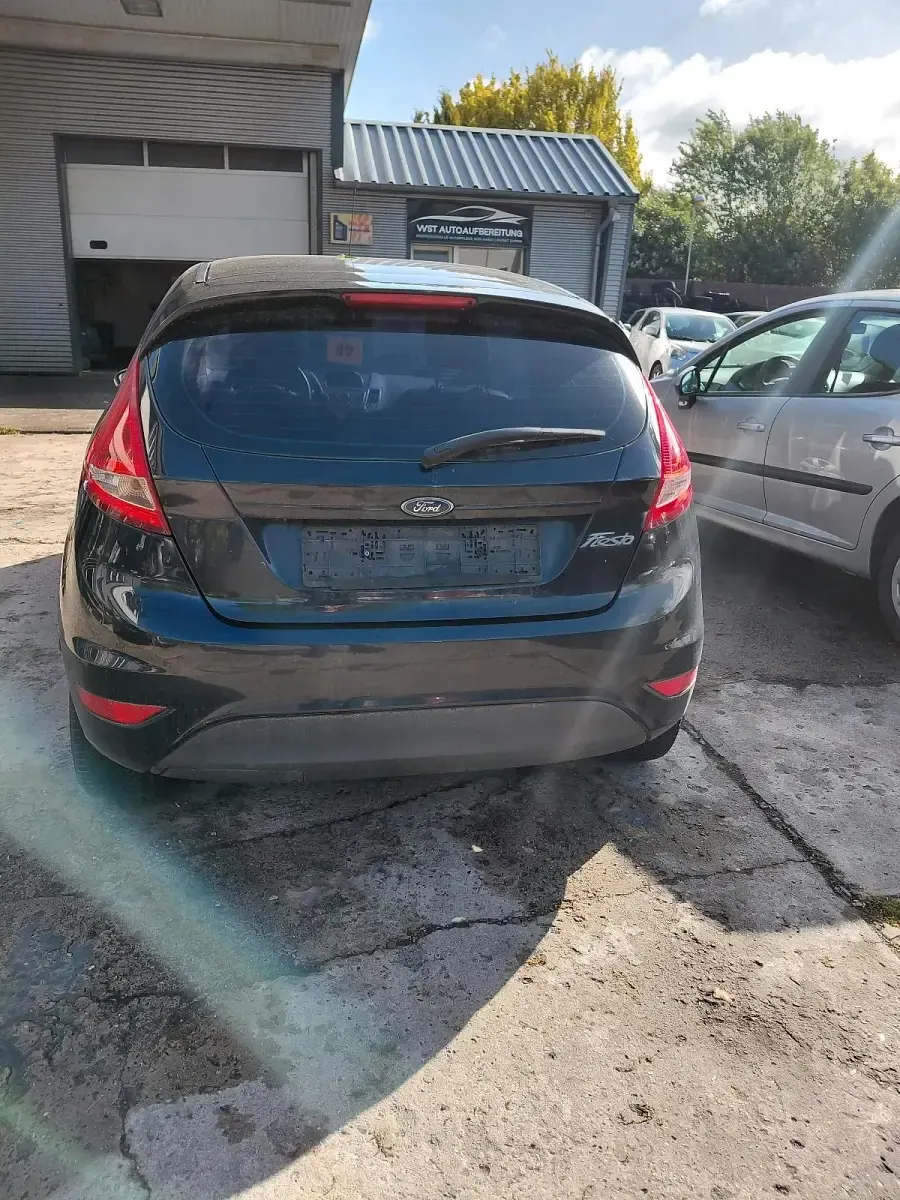 Gebraucht Ford Fiesta 60 PS (44 kW) 2011 Schwarz Kleinwagen