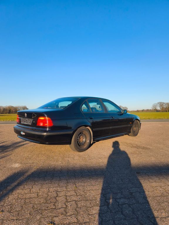 Schwarz Gebraucht 1998 BMW 523 Shadowline Limousine | 2.750 € (Guter Preis) - Bild 1/4