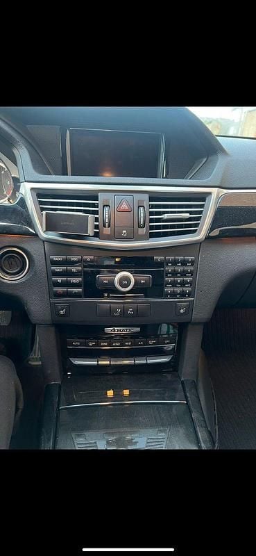 Gebraucht Mercedes E350 265 PS (194 kW) 2010 Schwarz Limousine