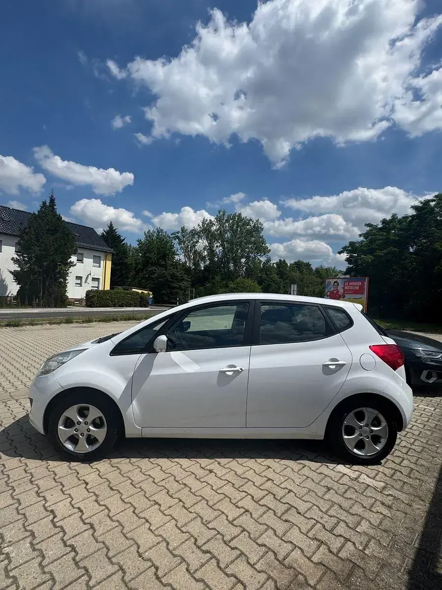 Gebraucht Kia Venga Spirit 90 PS (66 kW) 2011 Weiß Kleinwagen