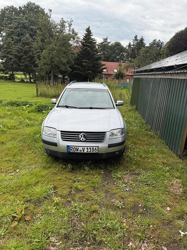Silber Gebraucht 2002 VW Passat Kombi | 1.400 € (Guter Preis) - Bild 1/4