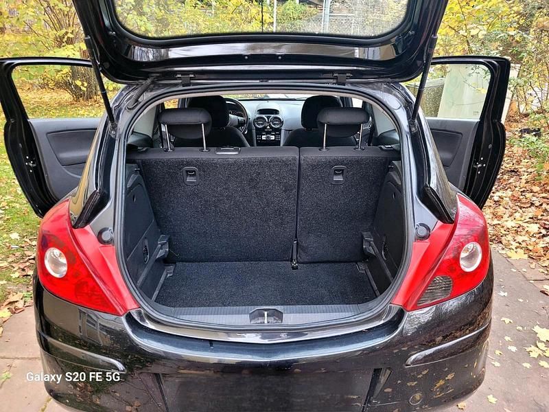 Gebraucht Opel Corsa Selection 90 PS (66 kW) 2010 Schwarz Limousine