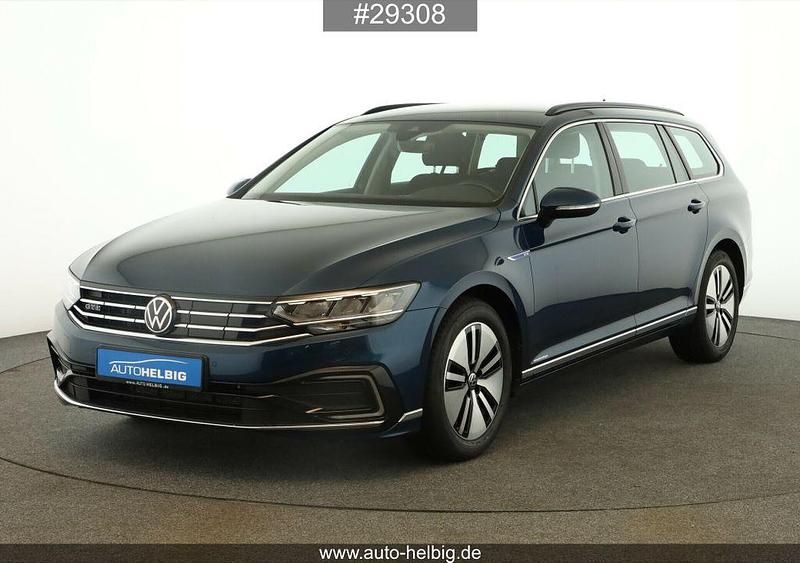 Blau Gebraucht 2020 VW Passat GTE Kombi | 17.990 € (Superpreis) - Bild 1/4