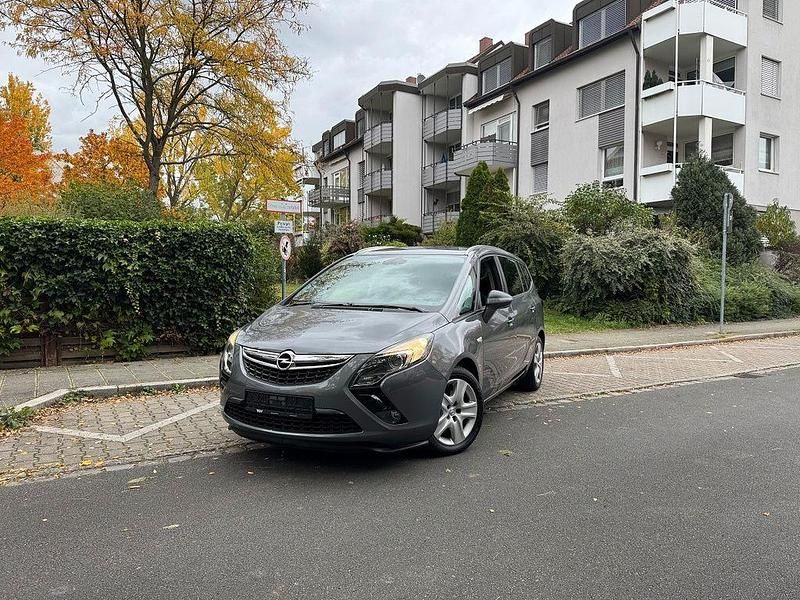 Grau Gebraucht 2016 Opel Zafira Tourer Selection Van / Kleinbus | 7.389 € (Fairer Preis) - Bild 1/4