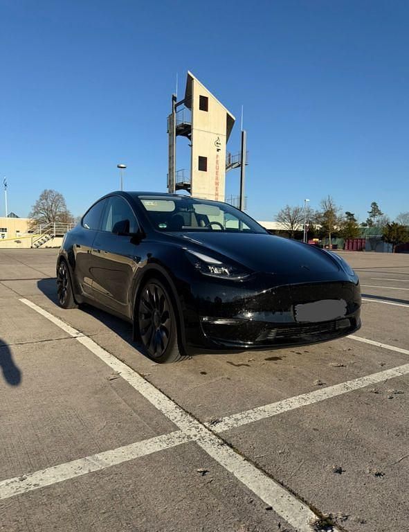 Schwarz Gebraucht 2024 Tesla Model Y Performance SUV | 40.500 € (Guter Preis) - Bild 1/4