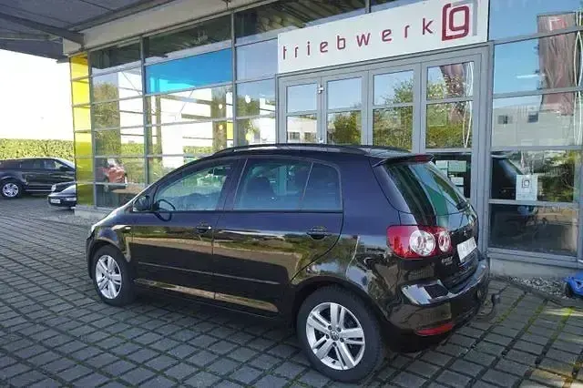 Gebraucht VW Golf VII Match 105 PS (77 kW) 2012 Deep black perleffekt Limousine