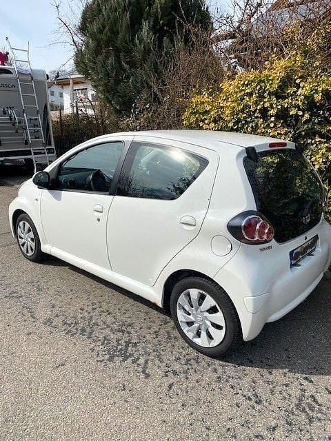 Gebraucht Toyota Aygo Cool 68 PS (50 kW) 2014 Weiß Kleinwagen